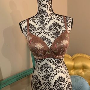 EUC Victoria’s Secret 38C Bra